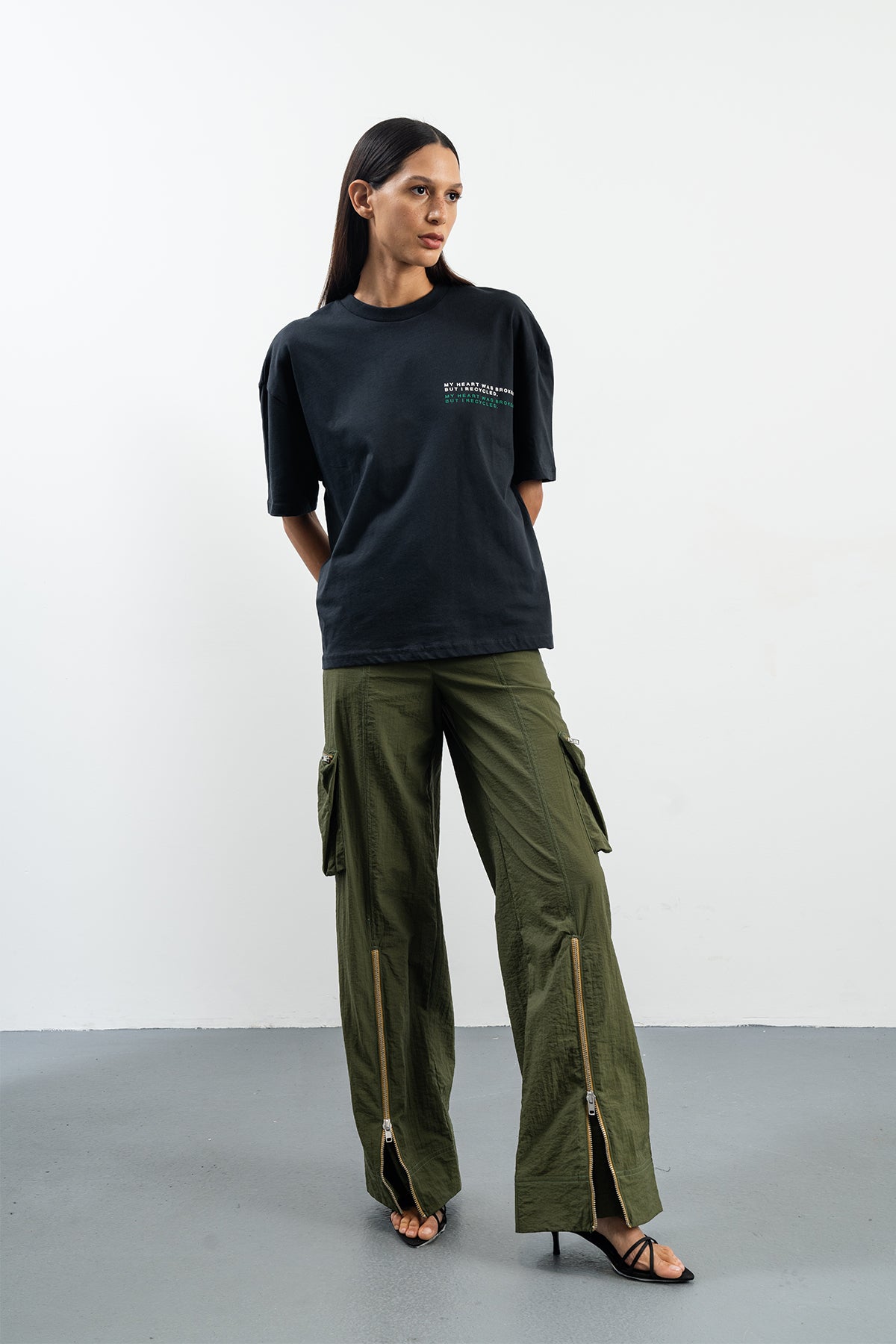 LIVET BLACK T-SHIRT - BLACK