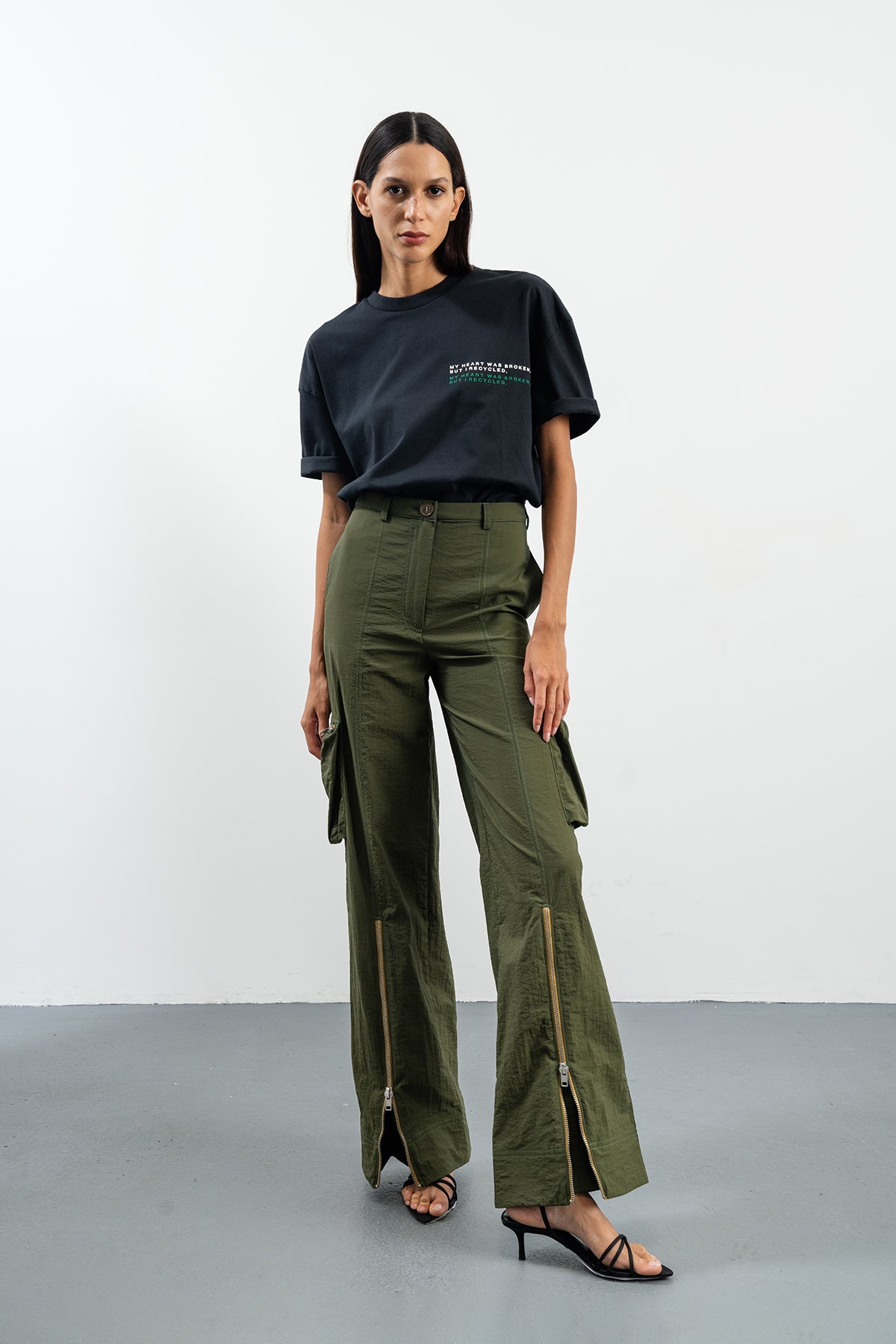 LIVET BLACK T-SHIRT - BLACK