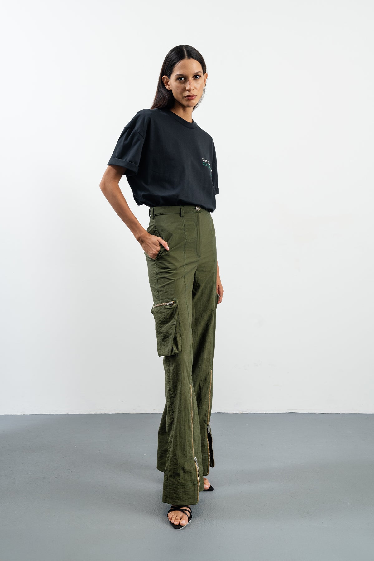 LIVET BLACK T-SHIRT - BLACK