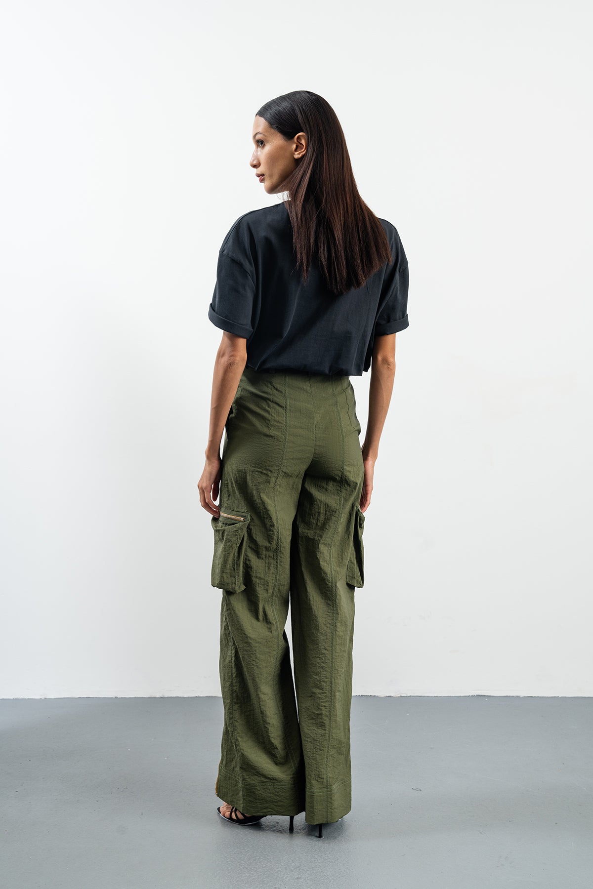 LIVET BLACK T-SHIRT - BLACK