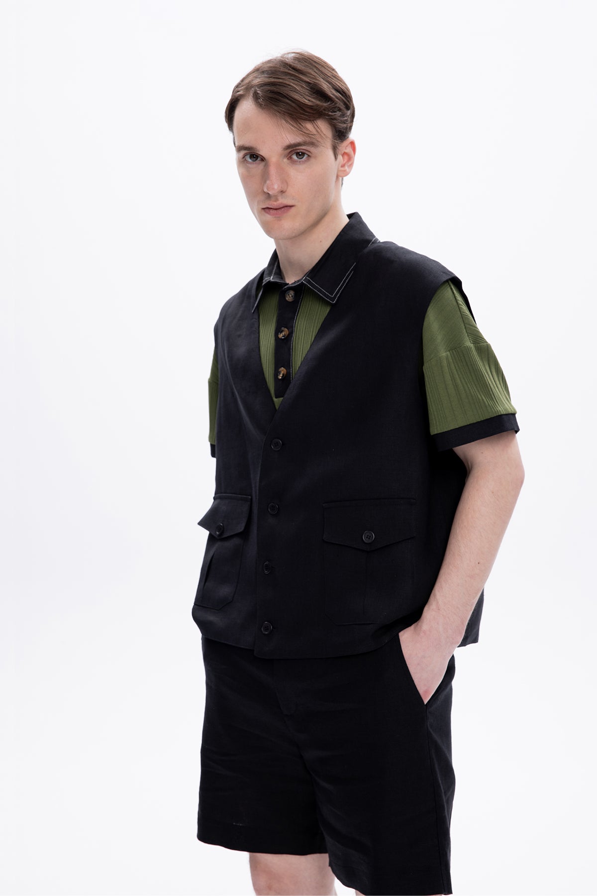 ARIC VEST